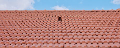 Comment bénéficier d’aides pour rénover votre toiture : guide immobilier
